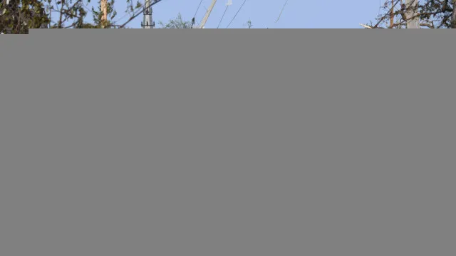 Tornado deixa rastro de destruição e 15 mil sem energia em Wisconsin, EUA