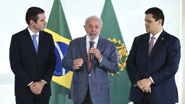 Lula, Motta e Alcolumbre acertam avanço de fim da escala 6×1