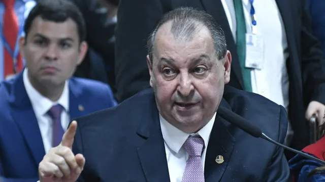 Relator da escala 6×1 promete texto na quinta (27) e avalia mudança na versão da Câmara