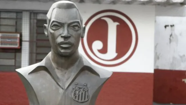 Juventus remove busto de Pelé de estádio da Rua Javari